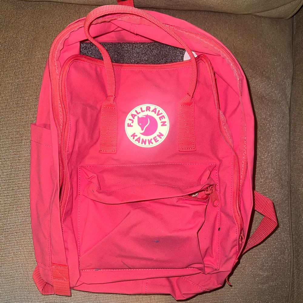 COPY - NWT- Coral Fjallraven Kanken Backpack 🎒